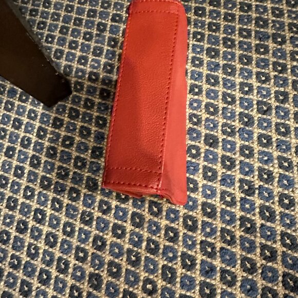 NEW💕ESTEE LAUDER SQUARE SHAPED 6 INCH RED ZIPPERED COSMETICS CASE - Picture 4 of 7